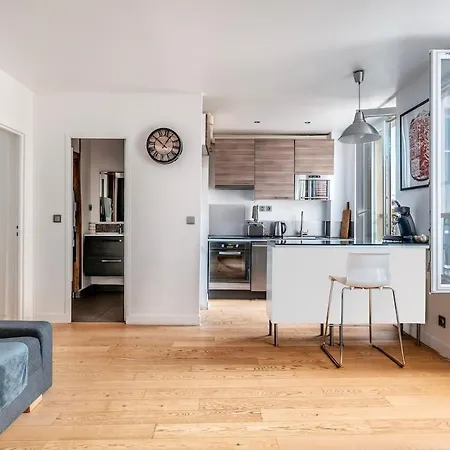 Downtown, Spacious & Cozy