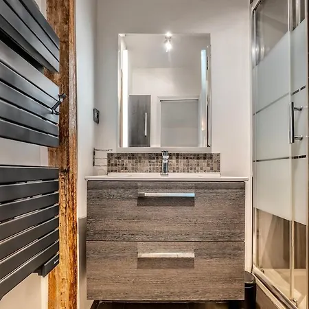 Lejlighed Downtown, Spacious & Cozy *
