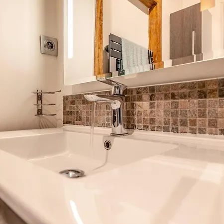 Downtown, Spacious & Cozy Lejlighed